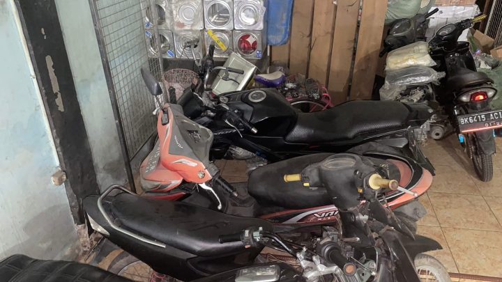 Polsek Percut Sei Tuan Grebek Gudang Sepeda Motor Hasil Kejahatan