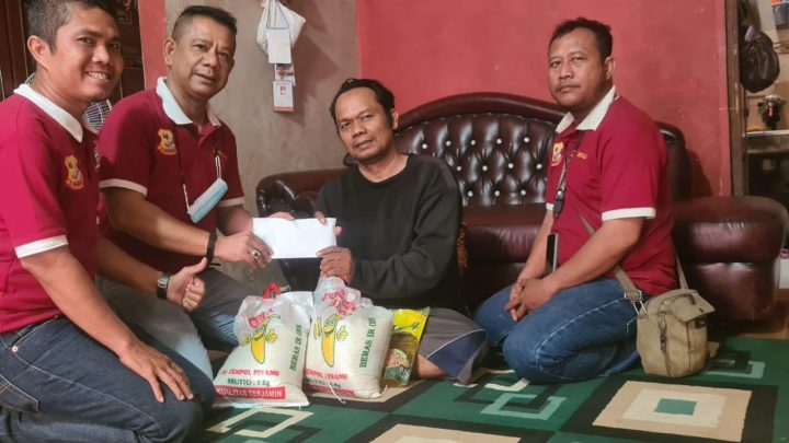 Peduli dan Perhatian, Ketua Pewarta Jenguk Anggota yang Sakit