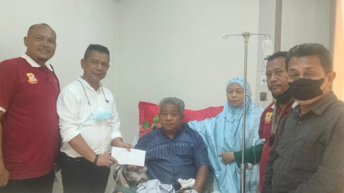 Ketua Pewarta Jenguk Penasihat Pewarta Ir Irwansyah Sedang Sakit