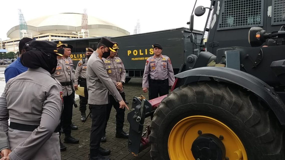 Pastikan Kendaraan Siap Digunakan, Kapolrestabes Medan Cek Ranmor Dinas Polri