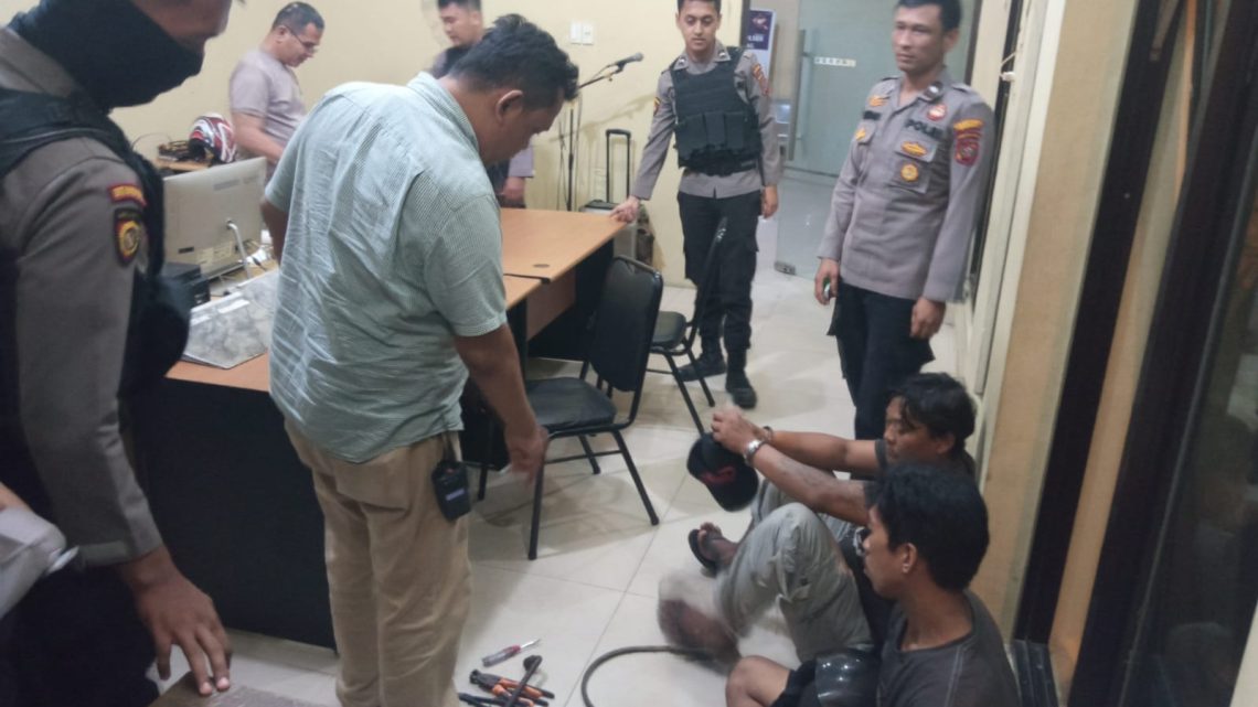 Tim Patroli Presisi Sat Samapta Polrestabes Medan Amankan Pelaku Pencurian Besi Tiang PLN