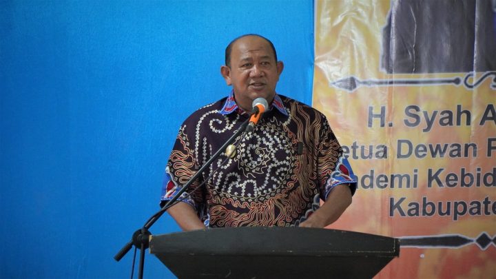 Syah Afandin Hadiri Capping Day Kebidanan Langkat