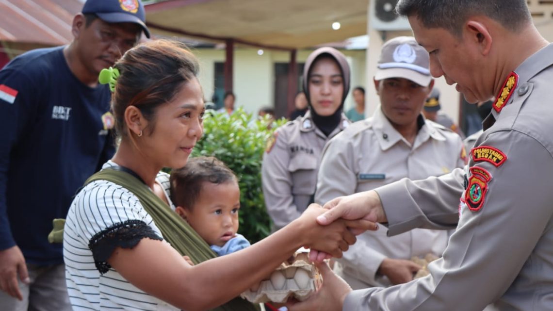 Kapolrestabes Medan Kunjungi Anak Penderita Stunting di Polsek Kutalimbaru