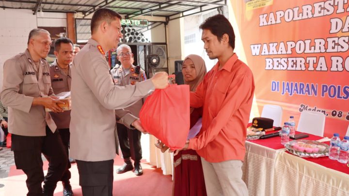 Kapolrestabes Medan Beri Tali Asih ke Penderita Stunting di Polsek Medan Area