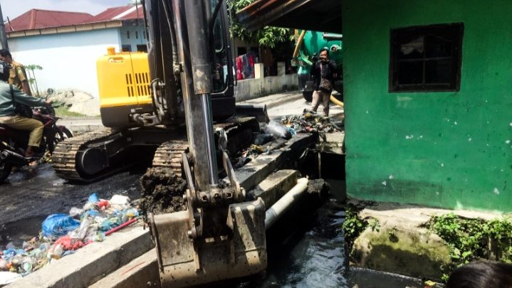 Bobby Nasution Mulai Normalisasi Drainase Gang Langgar Kelurahan Tegal Sari III