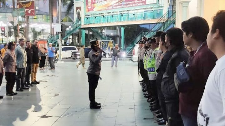 Tim Gabungan Polrestabes Medan Kawal Pawai Obor di Masjid Raya Al – Mashun