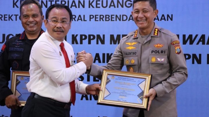 Kapolrestabes Medan Dapat Penganugerahan KPPN Medan Award Semester II 2022