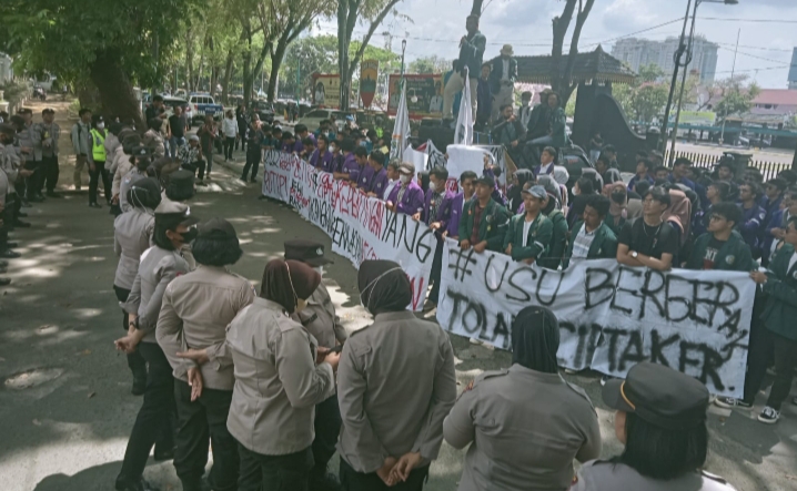 Kapolrestabes Medan dan Kabag Ops Kawal Unras Damai di DPRD Sumut
