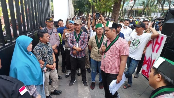Polisi Kawal Aksi Demo HMI di Kantor Walikota dan DPRD Medan