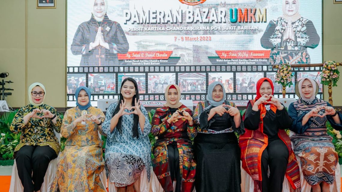 Ny Kahiyang Ayu Apresiasi Pameran Bazar UMKM Persit KCK PD I/BB