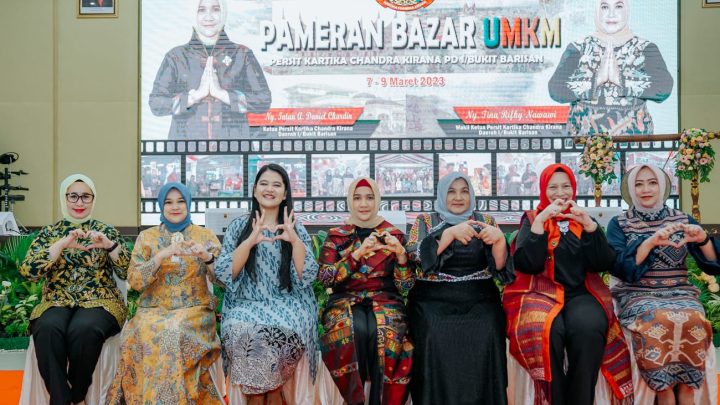Ny Kahiyang Ayu Apresiasi Pameran Bazar UMKM Persit KCK PD I/BB