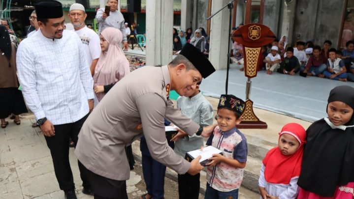 Kapolrestabes Medan Dampingi Wali Kota Safari Ramadhan di Masjid Nurul Hayat
