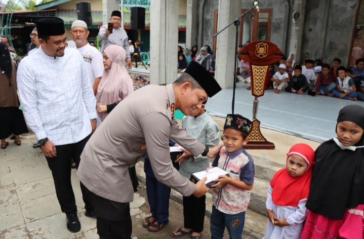 Kapolrestabes Medan Dampingi Wali Kota Safari Ramadhan di Masjid Nurul Hayat