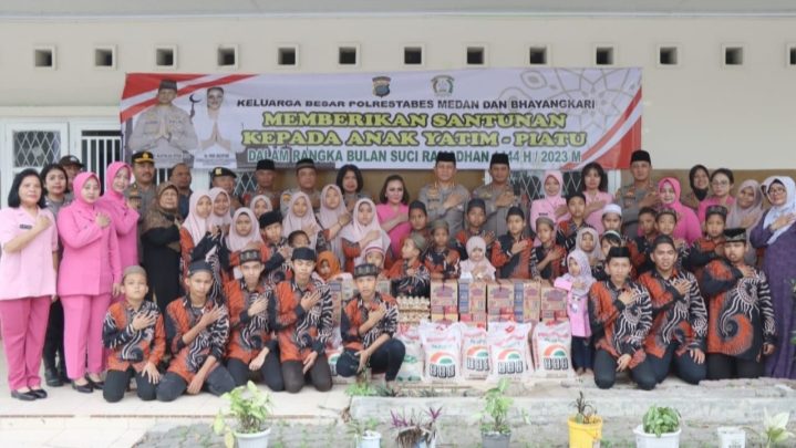Isi Ramadhan, Kapolrestabes Medan Beri Santunan pada Anak Yatim Piatu