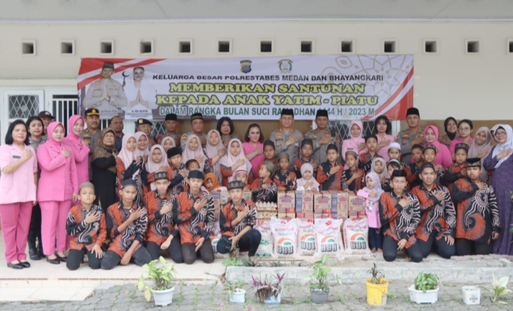 Isi Ramadhan, Kapolrestabes Medan Beri Santunan pada Anak Yatim Piatu