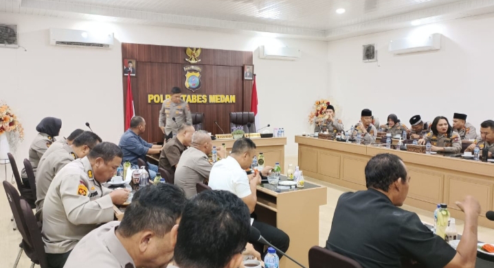 Kapolrestabes Silaturahmi dengan PJU Polrestabes Medan