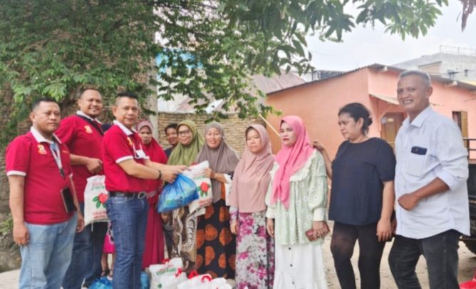 Jumat Barokah di Tangguk Bongkar 10, Ketua Pewarta Berbagi Sembako