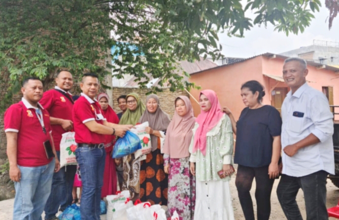 Jumat Barokah di Tangguk Bongkar 10, Ketua Pewarta Berbagi Sembako