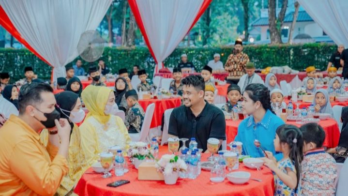Di Penghujung Ramadhan, Wali Kota & Ketua TP PKK Medan Buka Puasa Bersama Anak Yatim