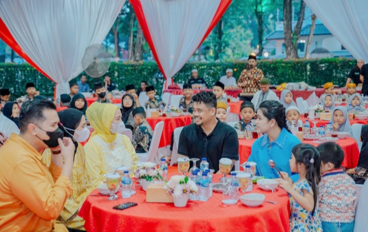 Di Penghujung Ramadhan, Wali Kota & Ketua TP PKK Medan Buka Puasa Bersama Anak Yatim