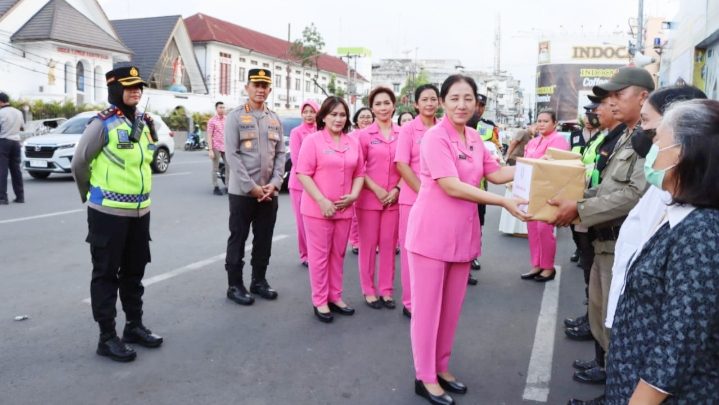 Dampingi Ketua PD Bhayangkari Sumut, Kapolrestabes Medan Kunjungi Pos PAM Sun Plaza