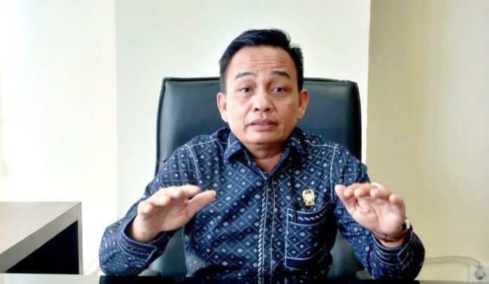 Temui Ketua Komisi II, Warga Griya Martubung Keluhkan Buruknya Kinerja PLN