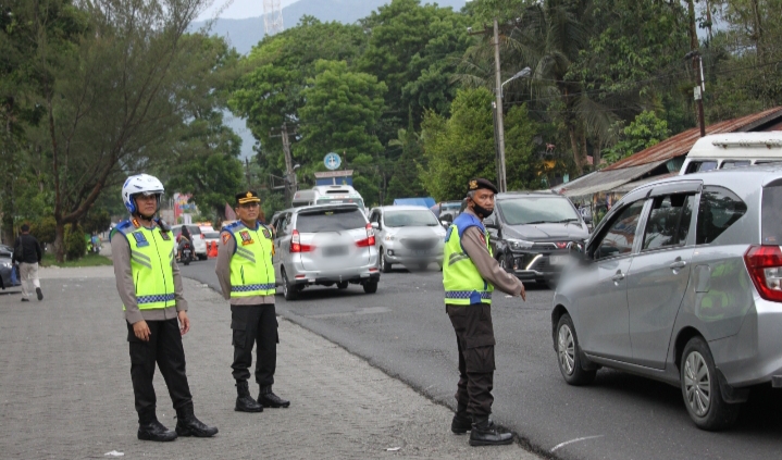Kapolrestabes Medan Turun Langsung Atur Lalu Lintas Medan-Brastagi