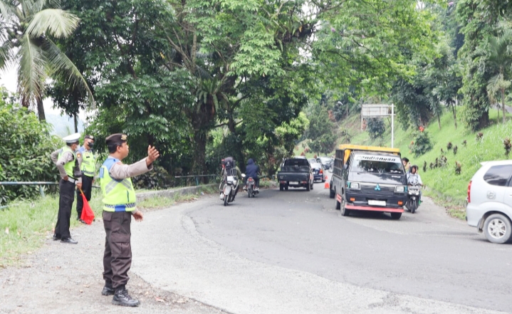 Urai Kemacetan, Polrestabes Atur Lalin di Jalur Wisata Medan-Brastagi
