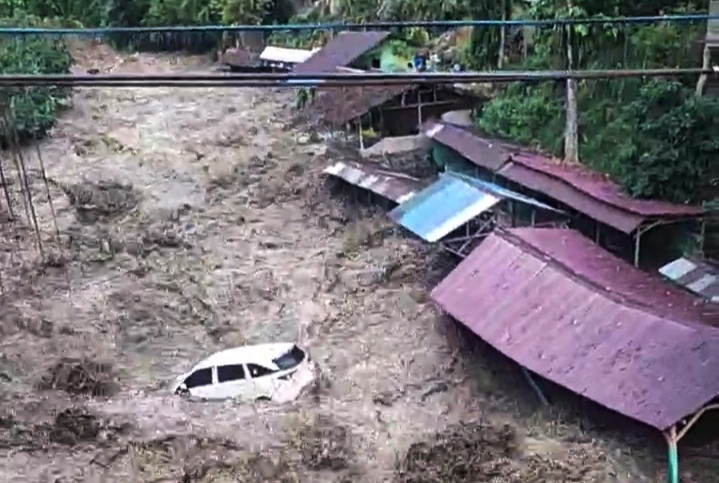 Banjir Bandang Terjang Pemandian Sembahe, Jalinsum Medan-Berastagi Macat Total