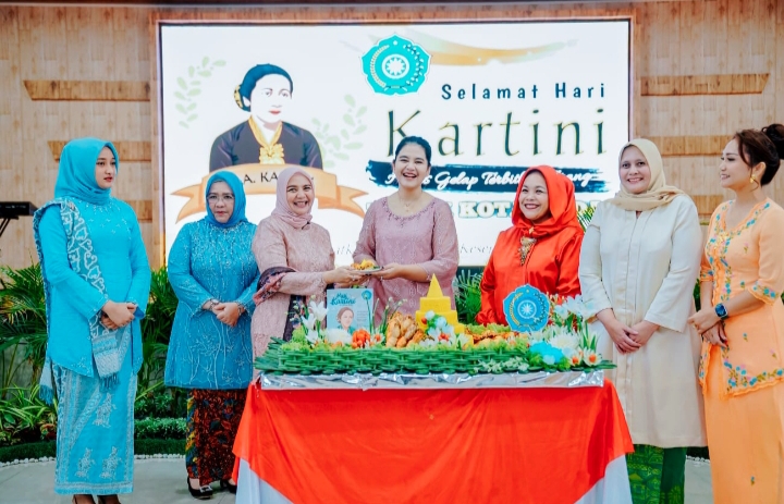 Hari Kartini, Ny Kahiyang Ayu Apresiasi Semangat Seluruh Kader PKK