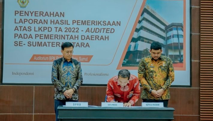 Ketua DPRD Medan Hadiri Acara Penyerahan LHP BPK