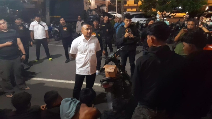 Polrestabes Medan Tahan 10 Anggota Geng Motor Bersenjata Tajam