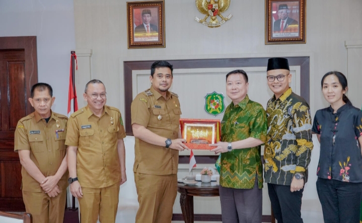 Dukung Institut Bisnis IT&B Berikan Beasiswa, Bobby Nasution: Semoga Lebih Berprestasi