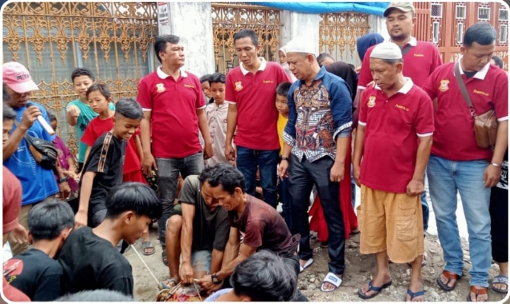 Hari Raya Iduladha, Pewarta Polrestabes Medan Sembelih 2 Ekor Lembu
