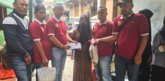 Ibunda Sekretaris Pewarta.co Meninggal Dunia, Ketua Pewarta Melayat dan Berikan Santunan