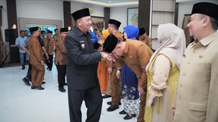 Syah Afandin Lantik 6 Pejabat Eselon II dan 5 Pejabat Fungsional