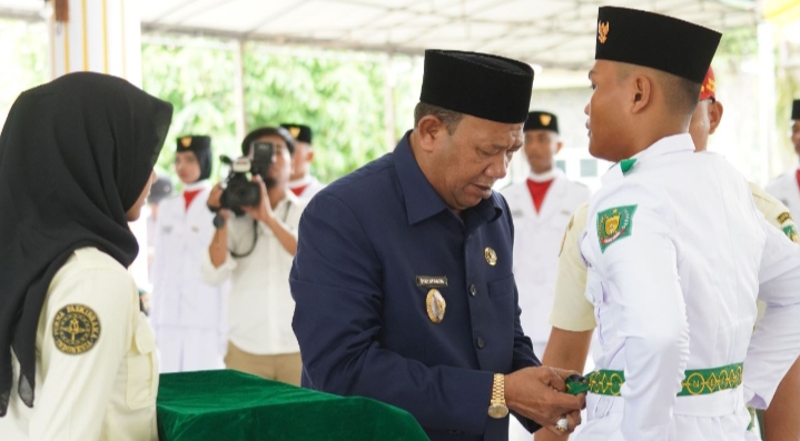 Syah Afandin Kukuhkan Paskibraka Kabupaten Langkat