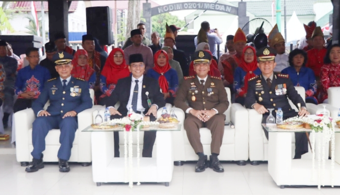 Kapolrestabes Medan Hadiri Pengibaran Merah Putih di Lapangan Benteng