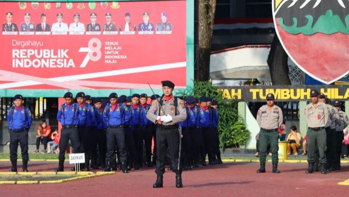 Kapolsek Medan Baru Jadi Komandan Upacara Penurunan Bendera di HUT Kemerdekaan RI ke-78