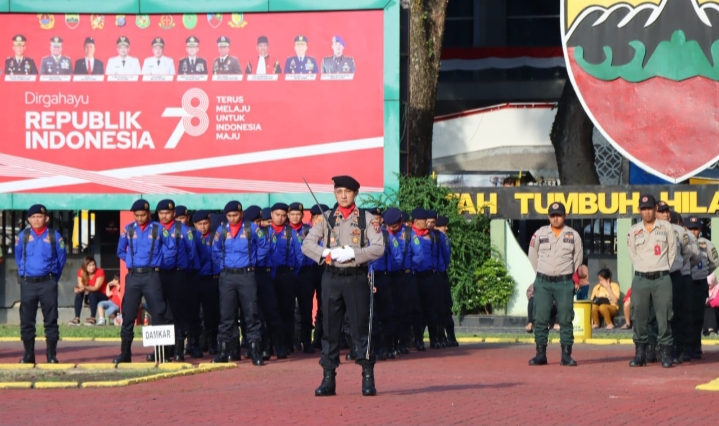 Kapolsek Medan Baru Jadi Komandan Upacara Penurunan Bendera di HUT Kemerdekaan RI ke-78