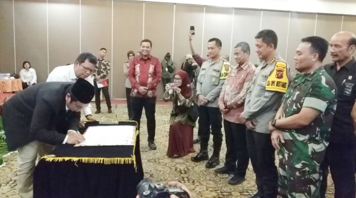 Polrestabes Medan Kawal Deklarasi Pemilu Damai 2024 di Emerald Garden
