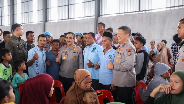 Wakapolri Salurkan 3.500 Paket Sembako Bakti Sosial Polri Untuk Negeri di Belawan