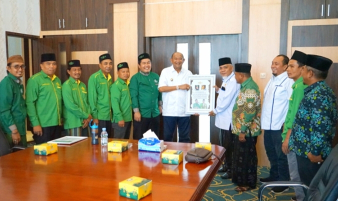 NU Langkat Anugerahi Syah Afandin Sebagai Tokoh Inspiratif