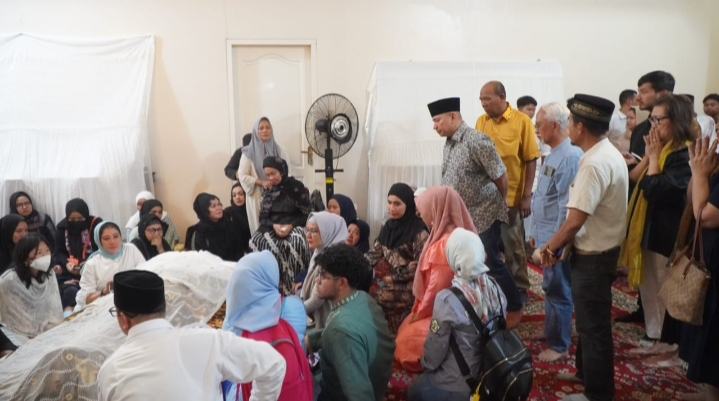 Tiba di Rumah Duka, Syah Afandin Sampaikan Permohonan Maaf Almarhum Dato’ Sri Syamsul Arifin