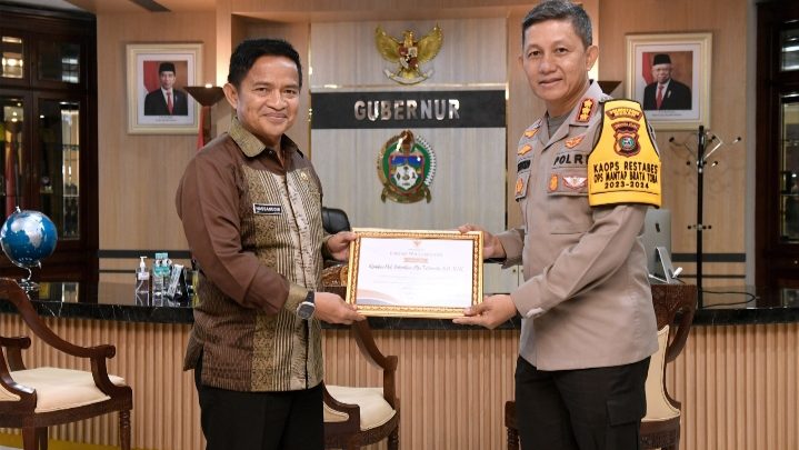 Sukses Bongkar Kasus Eksploitasi Anak dan Perdagangan Manusia, Pj Gubernur Sumut Beri Penghargaan Kapolrestabes Medan dan Kasat Reskrim