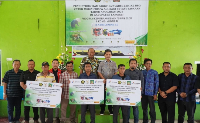 Syah Afandin Distribusikan Bantuan Ratusan Alat Pertanian