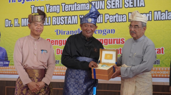 Dinilai Perjuangkan Harkat Melayu Islam, Syah Afandin Dianugerahi Temenggong Tun Hassan