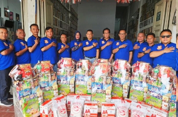 Jelang Nataru, Ketua Pewarta Bagikan Parsel dan Sembako kepada Pengurus dan Anggota Beragama Nasrani