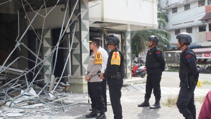 Tinjau Lokasi Ledakan Pipa Gas, Kapolrestabes Medan: Masyarakat Tetap Tenang dan Jangan Terpancing Berita Hoax