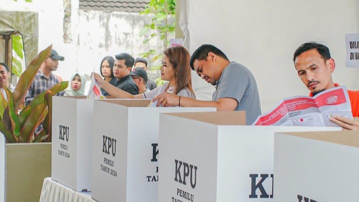 Bobby Nasution dan Kahiyang Ayu Gunakan Hak Suaranya pada Pilpres 2024